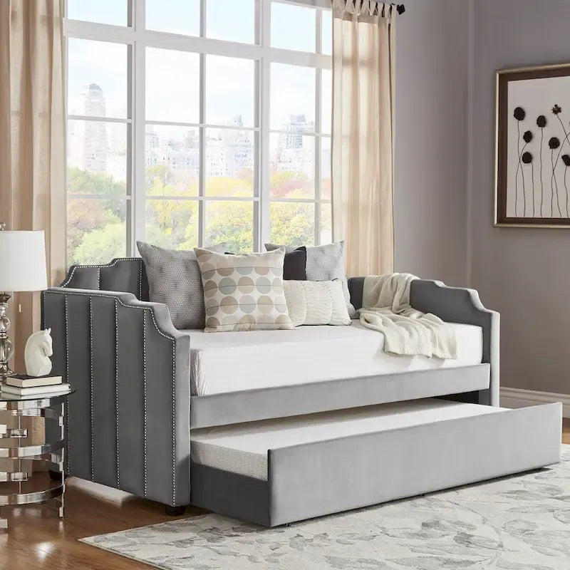 Lit de repos Chareau Glam en velours gris par iNSPIRE Q Modern