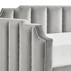 Lit de repos Chareau Glam en velours gris par iNSPIRE Q Modern