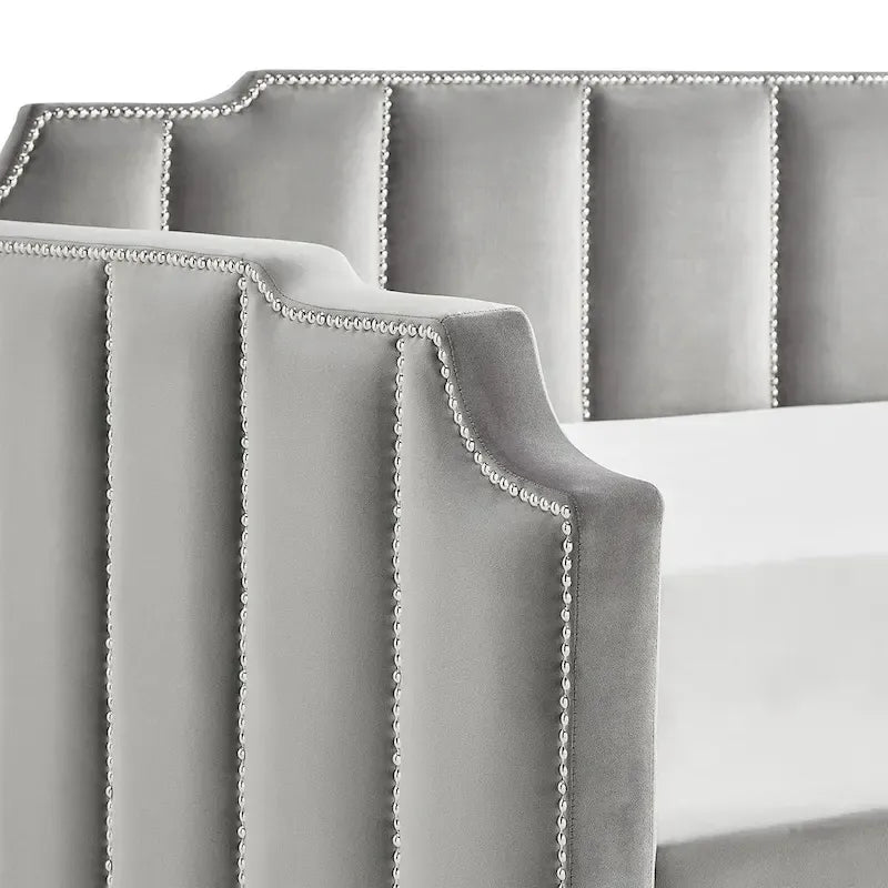 Lit de repos Chareau Glam en velours gris par iNSPIRE Q Modern