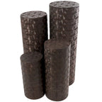 Table piédestal haute et fine en métal, au design rainuré ou martelé, de couleur marron – Lot de 4 – Roche River Decor